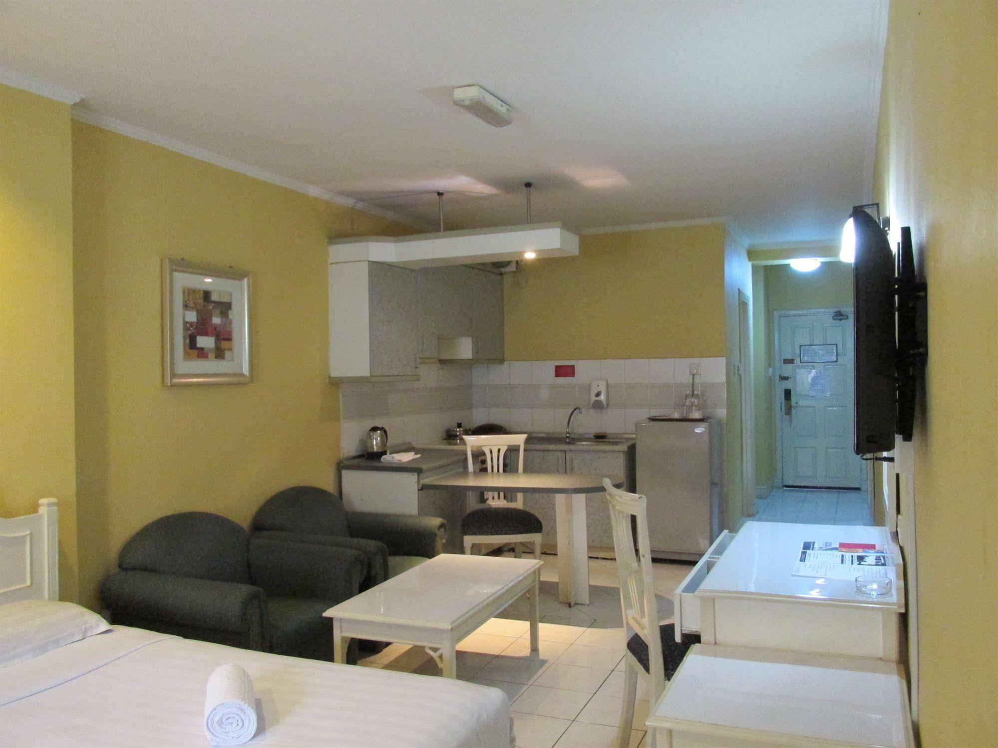 Promenade Service Apartment Kota Kinabalu Kültér fotó