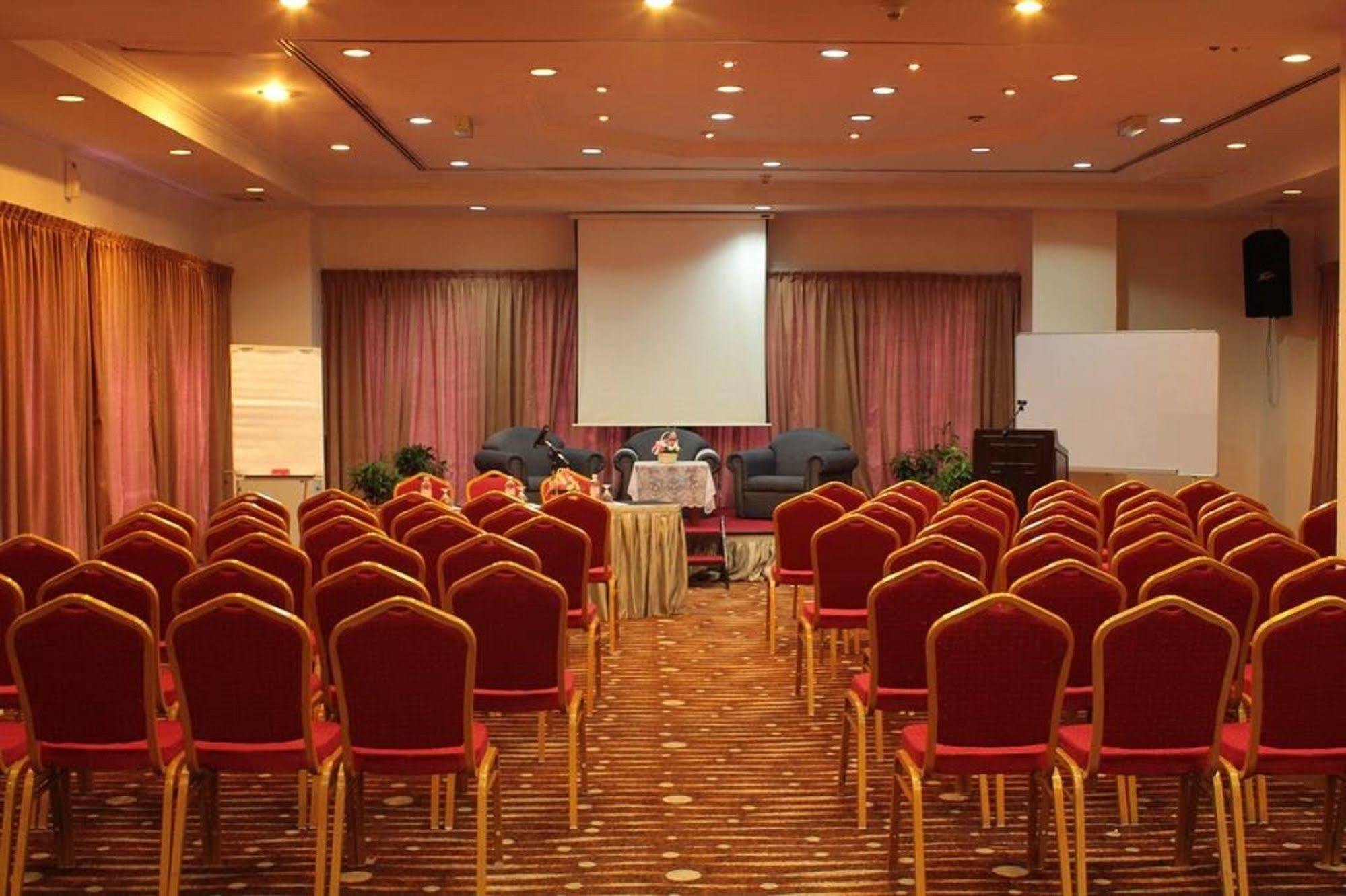 Promenade Service Apartment Kota Kinabalu Kültér fotó